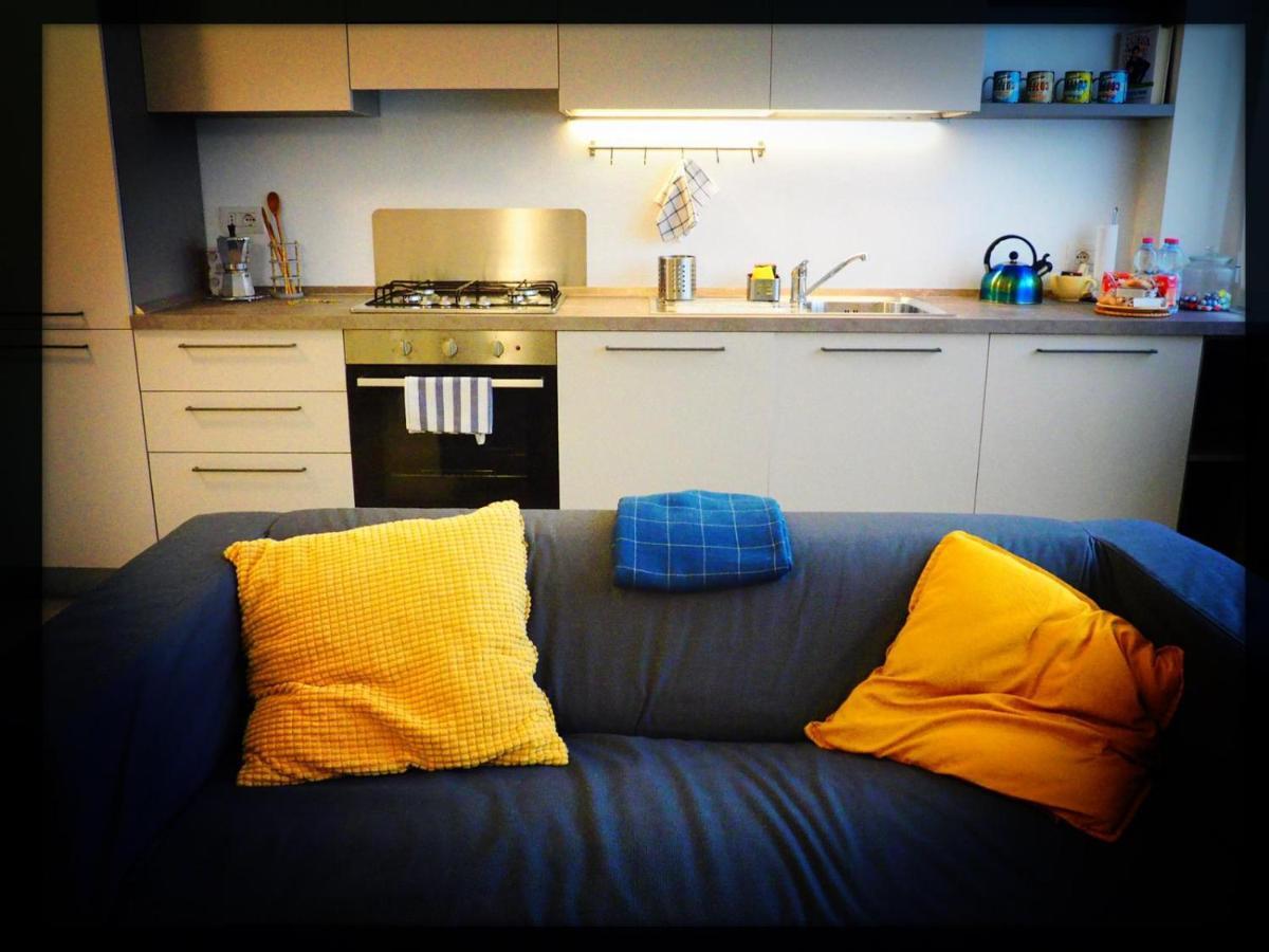 Smile House. Intero Trilocale 15 Min. Dal Centro Milaan